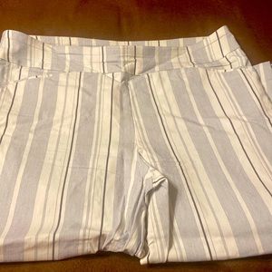 Napa Valley blue and white capris